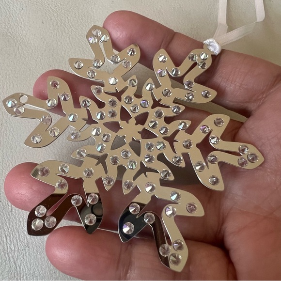 Snowflake Ornaments Set of 7 (5 has Swarovski Crystals) AS IS READ! - Picture 7 of 12
